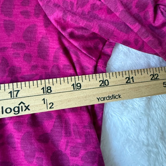 LuLaRoe Morgan L NWT Pink Animal Print Tunic - Picture 2 of 6